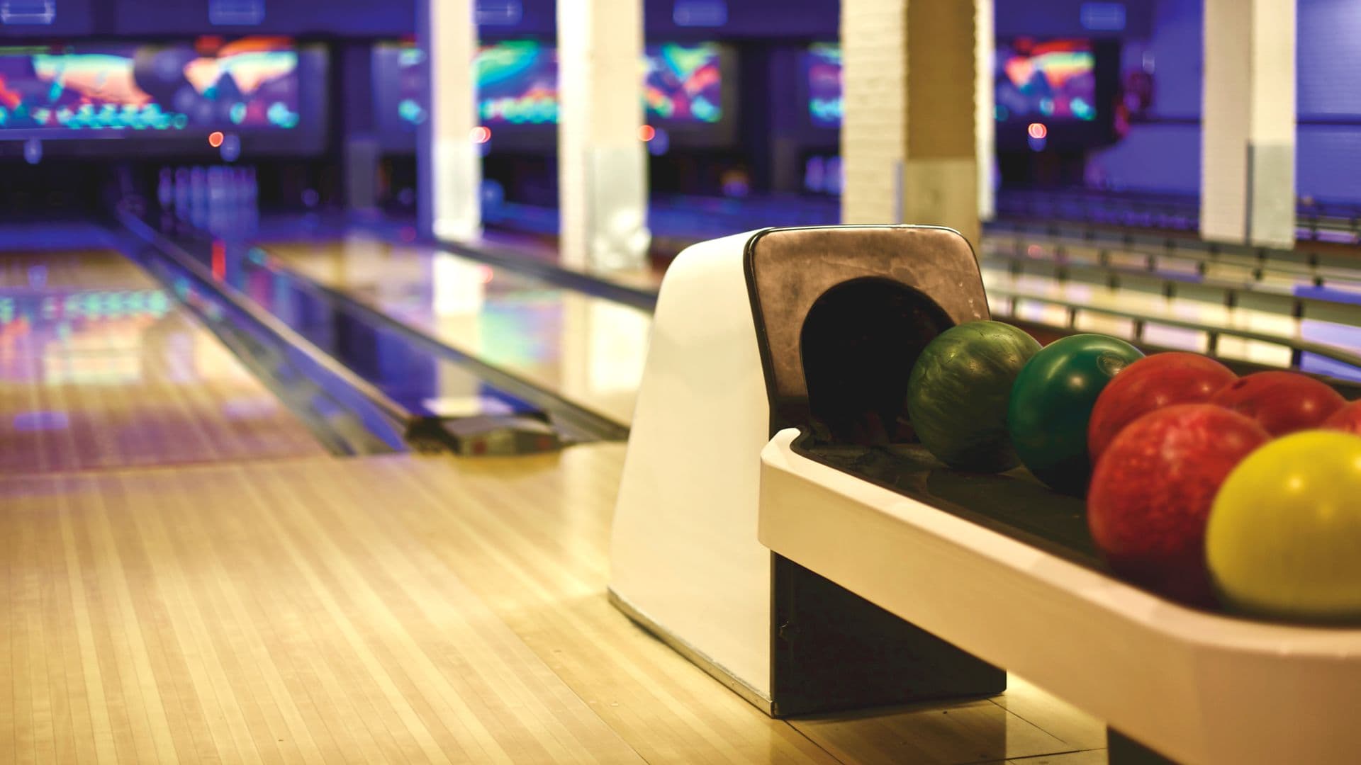 Bowling lanes atmosphere